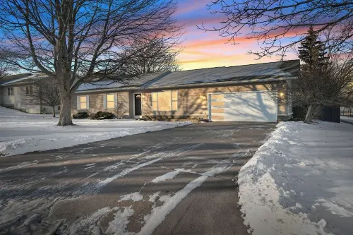 The Ultimate Playhouse: Heated Pool-Fireplace-Game Room-TheaterLounger-2Dogs OK