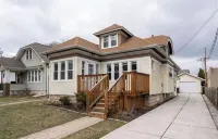 City Bungalow Charmer in the heart of Tosa Hotels near Walgreens