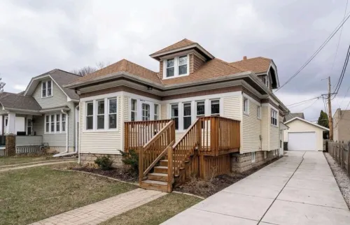 Tosa Village Bungalow: Cozy, Charming, Walk to Tosa Village, Parks, and Stores