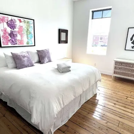 Artist's Loft steps from UPAC!