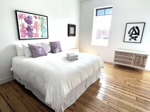 Artist's Loft steps from UPAC!