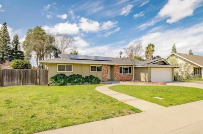 Yuba City Front Unit 5 beds 1 bath with Shared Pool, Laundry, Backyard Hotels near Westbridge Village