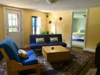 Farmhouse Gem with Gardens, Waterfalls and Orchards Hotels in Newfield