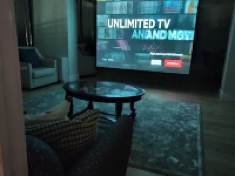 Charming Penthouse of 2-bedroom apartment in Towson with AC, fitness room, WiFi タウソンのホテル