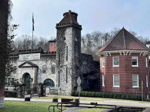 Barndominium on the Bourbon Trail - Hot Tub and Horses!  Dog and Horse friendly!
