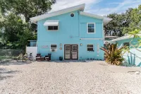 2/1 Waterfront Apt. Large Dock In 1 of W Florida's most desirable neighborhoods