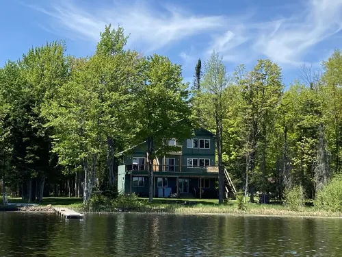 Lake Namakagon Sunrise Cove~Unwind & Reconnect. Private Dock, 2 Kayaks, Row Boat
