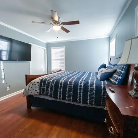 6Bdrm Retreat near Downtown Madison. Sleeps 12