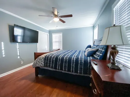 6Bdrm Retreat near Downtown Madison. Sleeps 12