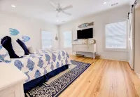 🌊☀️🏖️4 bedrooms 3.5 bath. Gorgeous marsh views. Wrap around porch  🏖️☀️🌊