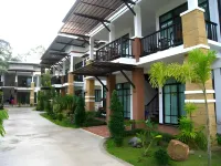 Nattha Waree Hot Spring Resort and Spa - parking