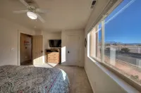 2 King Beds, Amazing Views, Pool-seasonal & Hot tub-year round
