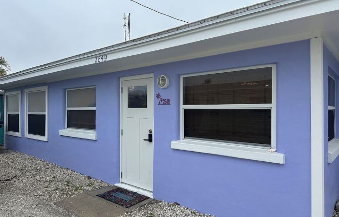 Cozy fishing cottage on canal in Matlacha - 2 bedrooms and large outdoor space