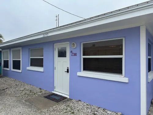 Cozy fishing cottage on canal in Matlacha - 2 bedrooms and large outdoor space - 4-Star