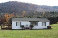 Lodge in the Pines near Wellsboro, Pa. Along Pine Creek. Hot Tub