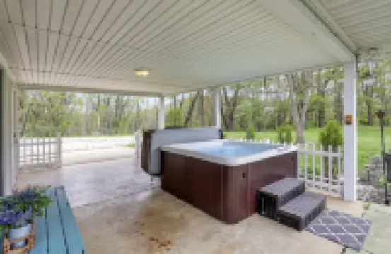 Secluded & Fancy Lake House. Free Kayaks & Canoe!