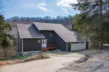 Large Lakefront Home On Beaver Lake - Sleeps 15