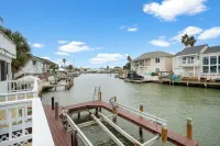 3 Bedroom Waterfront home with Pool and boat dock