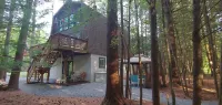 Secluded, creekfront property with lots of amenities in The Hideout