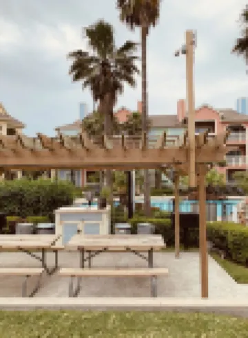 Fantastic Seawall Condo- Garden and Pool view