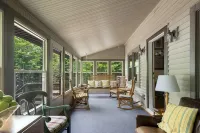 4-Bedroom Tranquil Skaneateles Cottage Retreat on the Lakefront