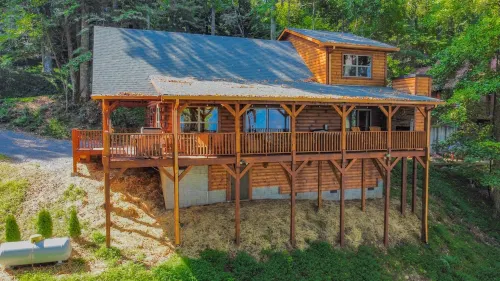 Stunning Mountain View With Hot tub & Game Room. Indoor/Outdoor Fireplace