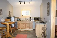 “Cozy Mountain Suites - #3 just 5 minutes from Glacier Park” - Holiday Apartments
