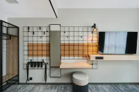 Moxy Warsaw City Hotel di Warsaw
