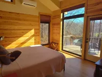 New Cabin Right on The Rockfish River! Peacefull River Sounds, Stunning views! Hotels near Drumheller's Orchard