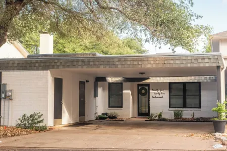 Perfect blend of style and serenity in this 3-br, 2-bath bungalow guest house.