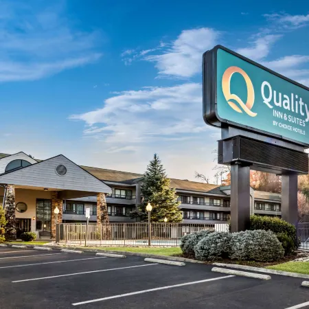 Quality Inn & Suites at Dollywood Lane