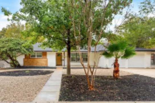 Luxury Newly Renovated Home w/Private Pool+Fire Pit+BBQ Near Downtown&Airport