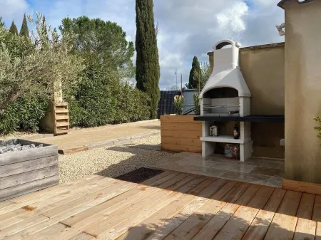 Villa TAVEL, near AVIGNON Отели в г. Тавель