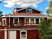 NEWLY RENOVATED PRIVATE MOUNTAIN HOME WITH HOT TUB