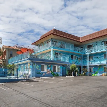 Aqua Breeze Inn