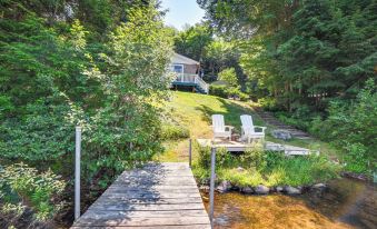 Breathtaking Newbury Cottage w/ Deck on Chalk Pond