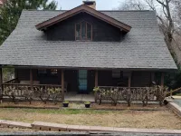 Charming home in Seven Devils. Close access to tubing, ziplining, & hiking. Ξενοδοχεία στην πόλη Seven Devils