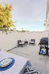 King Suite - Cozy Home Steps To Beach, Close to Restaurants, Shops & Pier