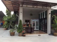 Waen Petch Place Hotels in Warin Chamrap