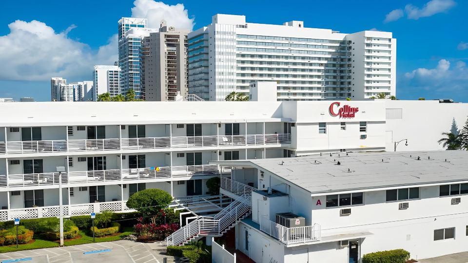 Collins Hotel