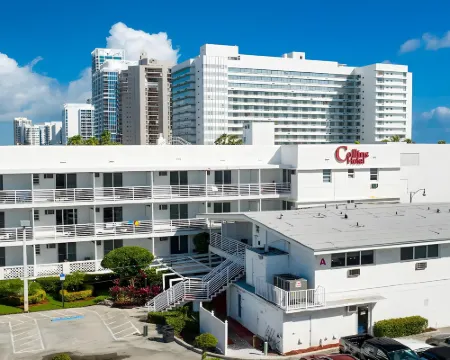โรงแรมคอลลินส์ โรงแรมในไมอามีบีช