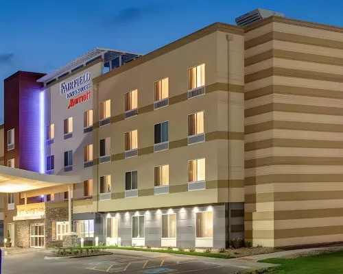 Fairfield Inn & Suites Birmingham Downtown Отели рядом с достопримечательностью «Научный Центр МакУэйн»
