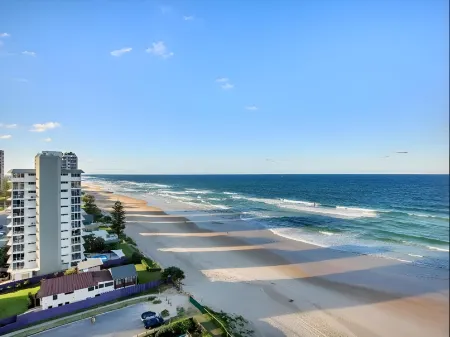 Beachside Tower Apartments Отели рядом с достопримечательностью «Мейн Бич»