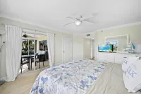 2/2 Condo-5 Minute Walk to Beach