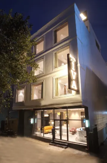 Iva Premium Delhi Airport - Free Airport Drop Hotels near Zafar Mahal