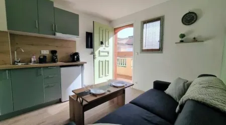 PLEASANT LITTLE STUDIO IN SAINT-RAPHAËL