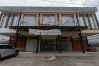 RedDoorz Syariah Near Transmart Jambi 2 Hôtels à : 