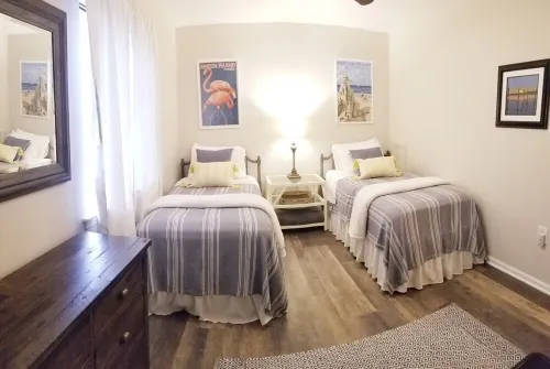 King Bed! Cozy Amelia Island Gem just steps to the beach.