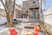 Animal House Near Sox Stadium Hotels in 