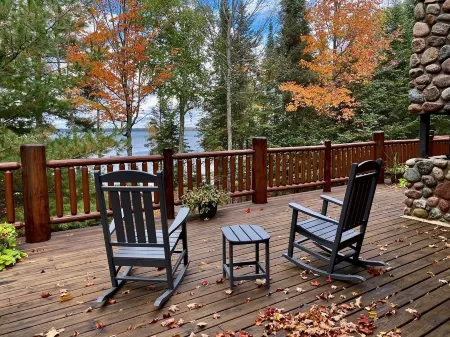 Northwoods Lake Escape • Bonfires, Boats & Fish!